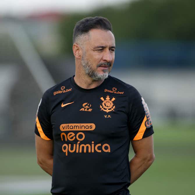 Imagem de visualização para Ex-técnico do Corinthians, Vítor Pereira alfineta António e rebate críticas de Fábio Santos: “Covarde”