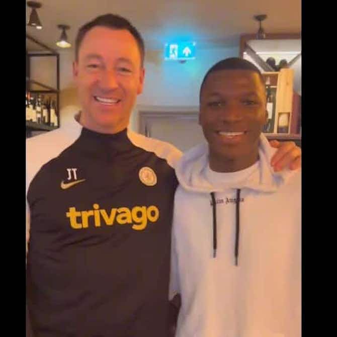 Imagen de vista previa para (VIDEO) Moisés Caicedo junto a John Terry en Inglaterra