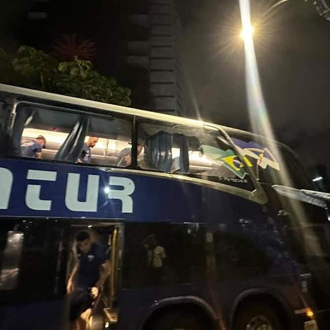 Imagem de visualização para Ônibus do Fortaleza é atacado após duelo contra o Sport; jogadores ficam feridos