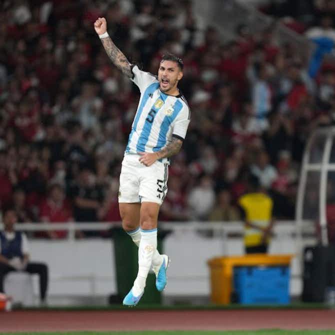 Vorschaubild für 🎥 Was ein Strahl! Paredes leitet Argentinien-Sieg mit Distanzhammer ein