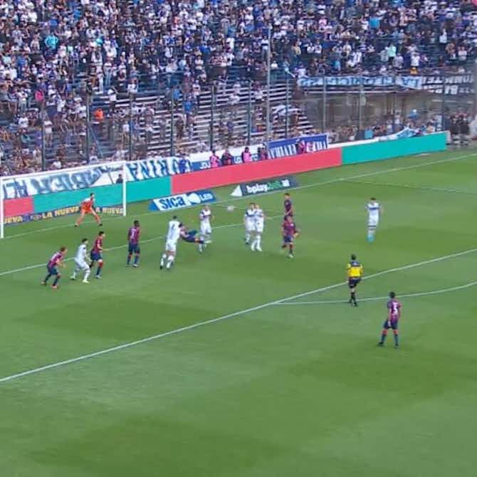 Anteprima immagine per 🎥 Fallo da espulsione e gol in rovesciata: che spettacolo in Argentina