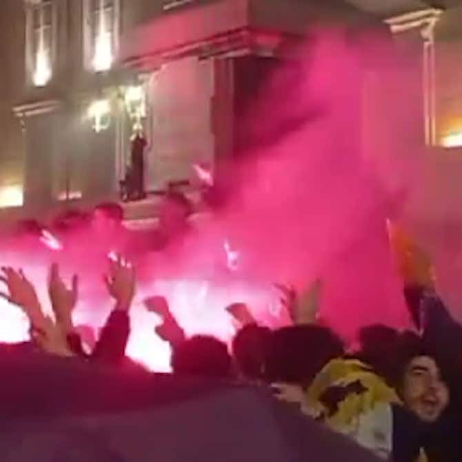 Anteprima immagine per 🎥 Parma, festa promozione sotto la pioggia: cori e fumogeni in città 🎇