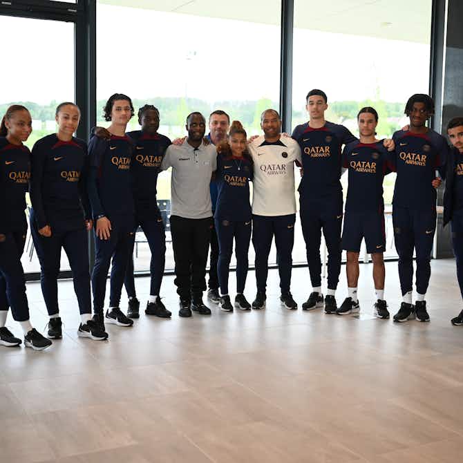 Preview image for Men's and women's U19s learn about blind football at Campus PSG