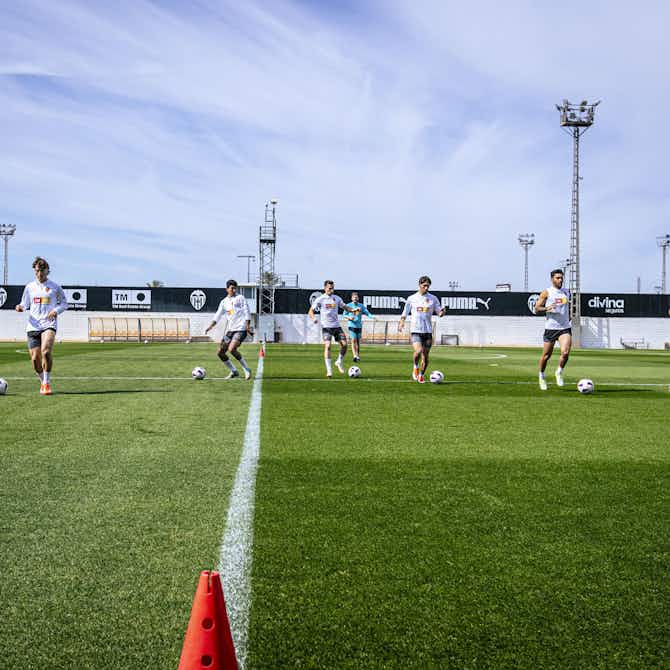 Preview image for BEST PICTURES FROM VALENCIA CF TRAINING SESSION 25/04/2024
