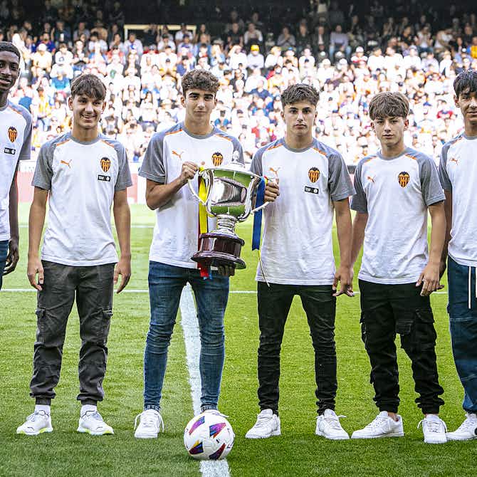 Imagen de vista previa para Así fue el reconocimiento de Mestalla a los Campeones de España Sub-14