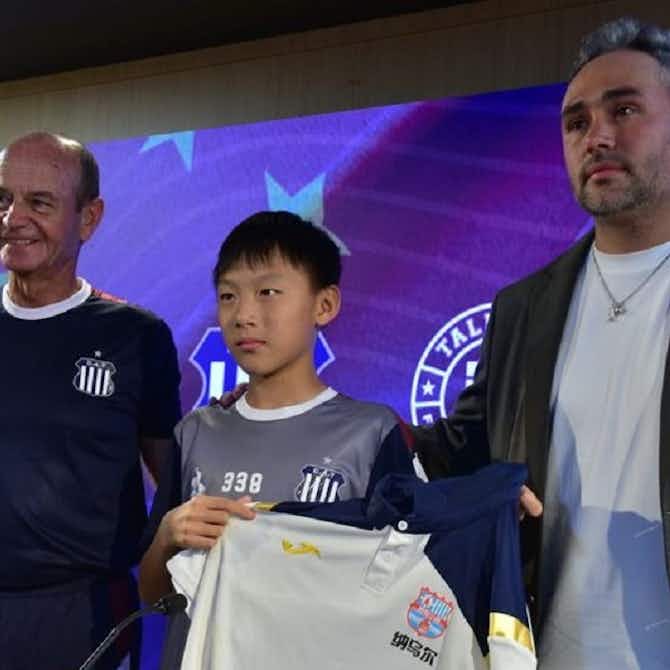 Imagen de vista previa para ¡Un chino en el fútbol argentino! Oscar, el joven asiático de 11 años que llegó a Talleres