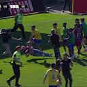 Imagen de vista previa para Fanáticos invaden la cancha para golpear a jugadores del Estoril