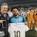 Imagem de visualização para Claudinho recebe camisa do Santos em amistoso pelo Zenit: “Feliz por reencontrar o clube”
