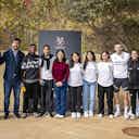 Preview image for Pleasant meeting between players of Valencia CF Women's Camp in Saudi Arabia and Layhoon Chan