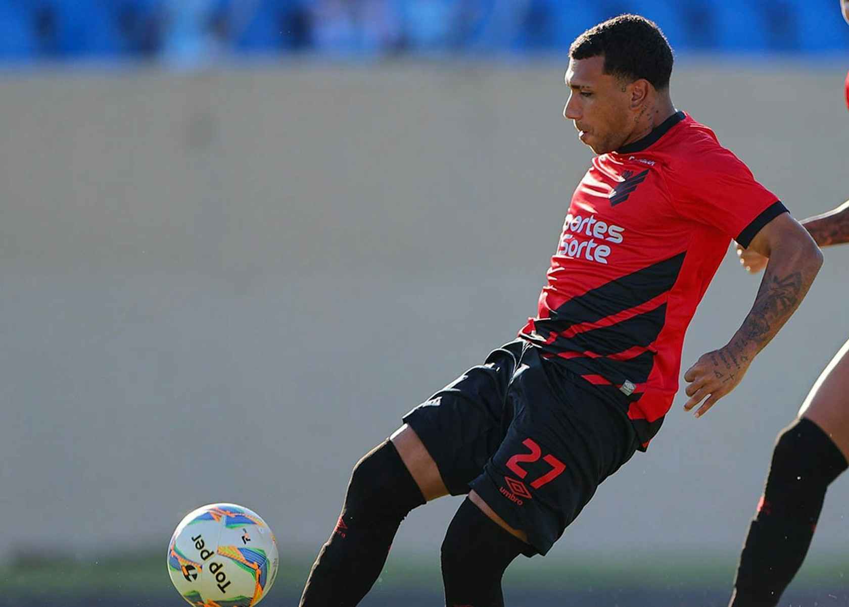 INDISCIPLINADO! Após confusões, atacante do Flamengo deve fechar com time da Série B do Brasileirão