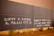 Imagen de vista previa para "Guede, si quieres al club, vete ya": hinchas del Málaga rayan los alrededores de La Rosaleda